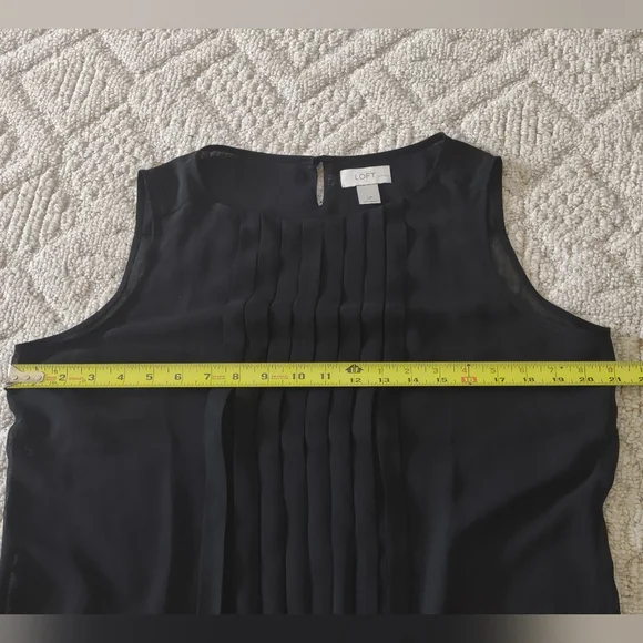 Loft Black Sleeveless Pleated Blouse - Picture 14 of 16